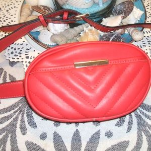 red   womans   fanny  pack
